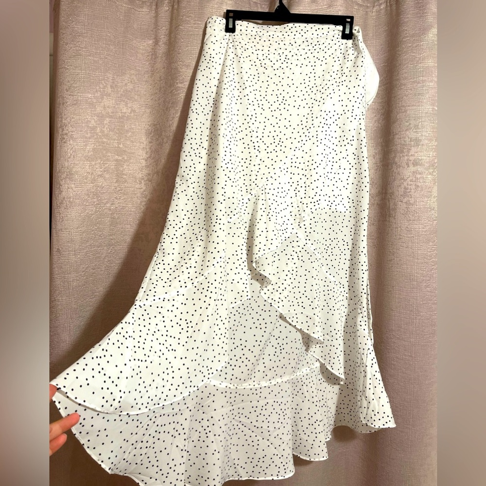 Hi lo skirt polka dot white black zipper